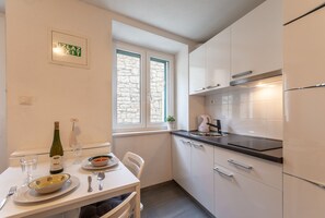 Fridge, oven, stovetop, toaster - Apartments Sonja - Studio (Pucisca)