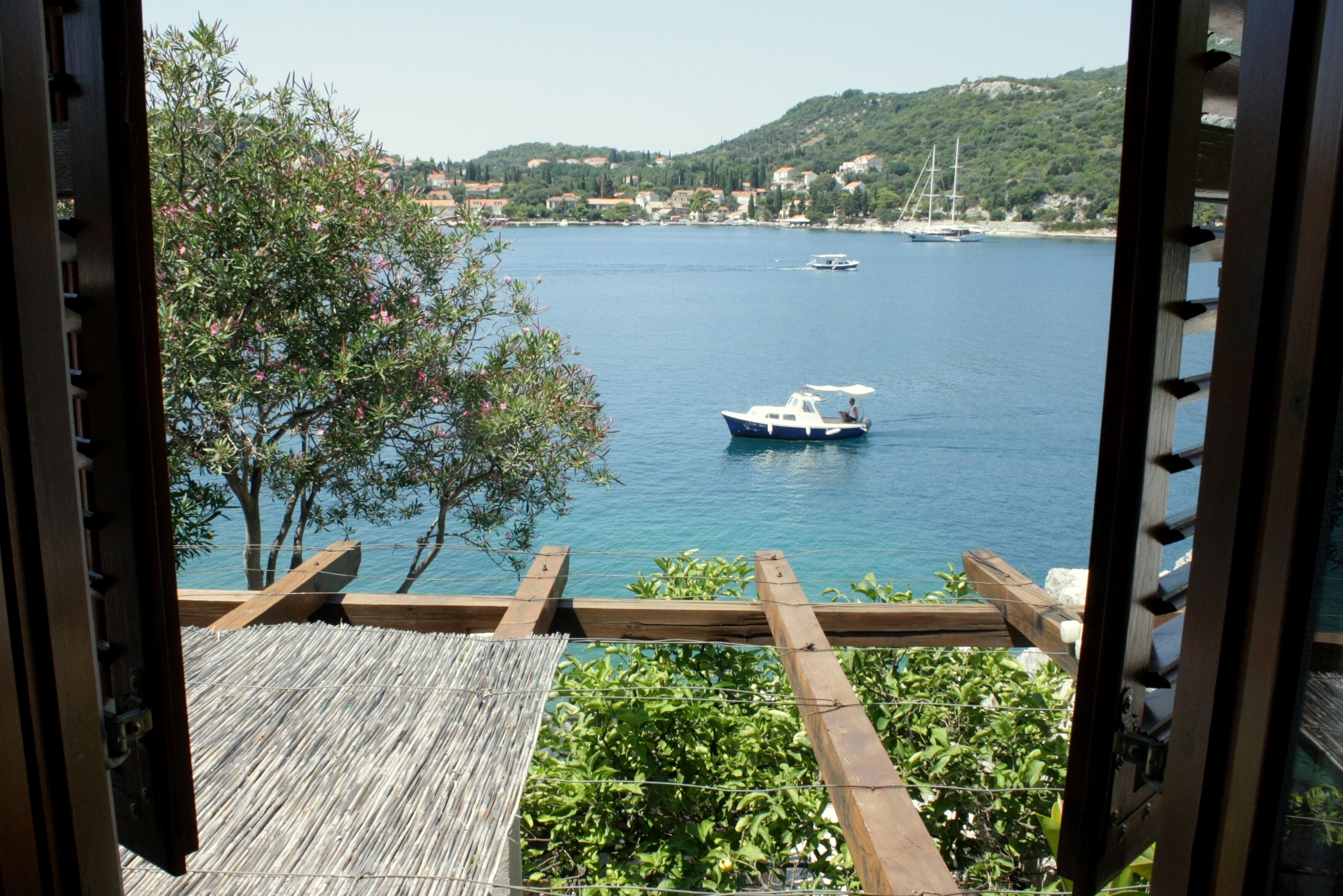 المنشأة من الداخل