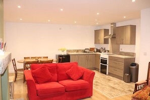 Living area - The Kiln - Cosy 2 storey cottage in the original kiln of the corn mill. (Kilkeel, Co. Down,)