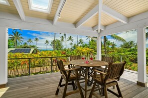 Outdoor dining - Tropical Haena Getaway Just Steps to Beach! (Haena)