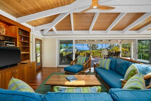 Living area - Tropical Haena Getaway Just Steps to Beach! (Haena)