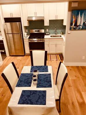 Fridge, microwave
