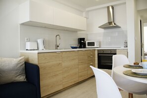 Refrigerador, microondas, horno y lavavajillas