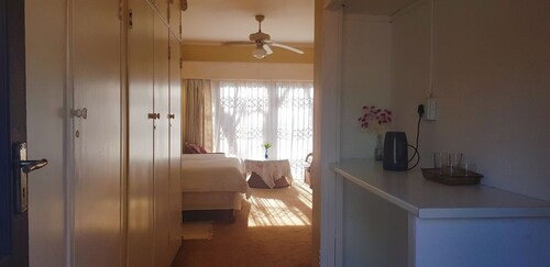 XYZ Guest House - Chambre Lit King-Size