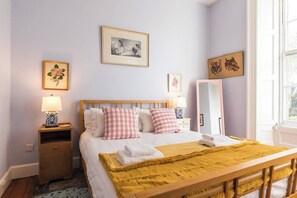 Strykejern/-brett, reiseseng for barn, wi-fi og sengetøy