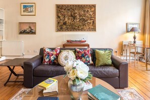 TV, peis og kontorer