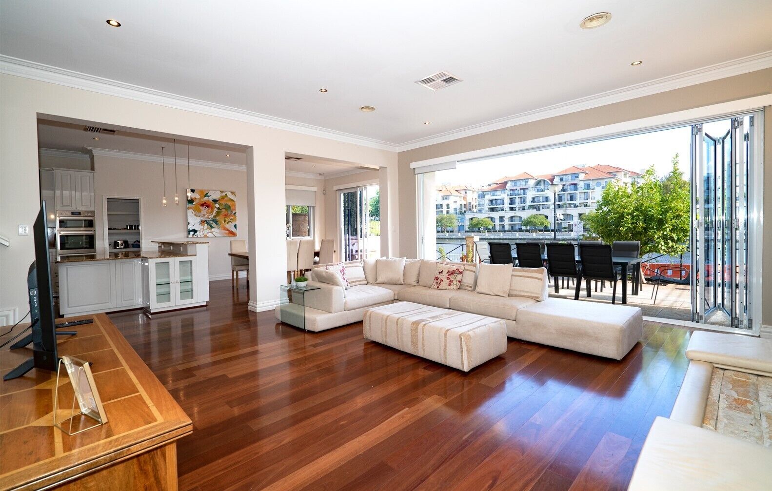 East Perth - Luxury River Front Indulgence