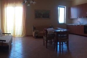 Interior - Apartment near the sea and the main course (Le Castella)