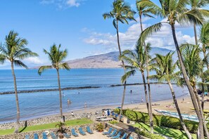 On the beach - Stunning Ocean Views I Menehune Shores 407 (Kihei)