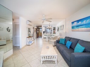 Smart TV, DVD player, books - Stunning Ocean Views I Menehune Shores 407 (Kihei)