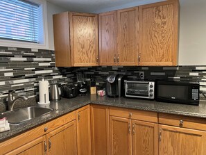 ثلاجة، ميكروويف، فرن، موقد طهي مسطح