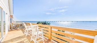 Soundfront Dog Friendly Home w/ Hot Tub, Private Windsports Access