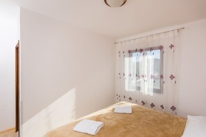 1 bedroom, iron/ironing board, WiFi, bed sheets