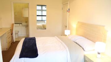Room, Private Bathroom | Soundproofing, iron/ironing board, free WiFi