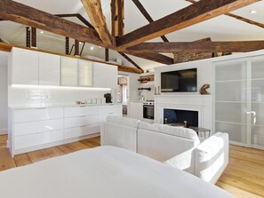 Room - Historical flat - Old Town Marblehead- 5 min to Salem / Beach. Best location! (Marblehead)