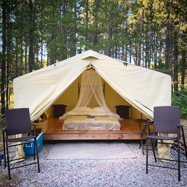 Property grounds - Glamping near Glacier National Park (Coram)