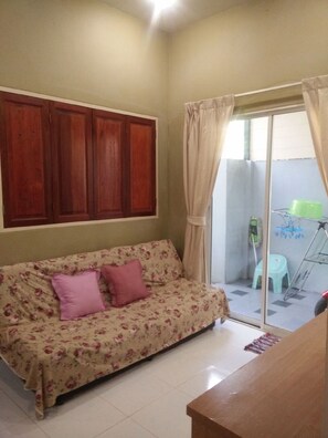 Smart TV - The Endless Residence ST 1 (Thalang)
