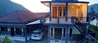 Anggun Bromo House