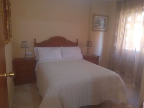 1 bedroom, desk, free WiFi, bed sheets