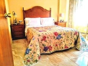 1 chambre, bureau, Wi-Fi gratuit, draps fournis