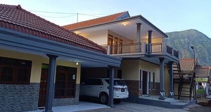 Anggun Bromo House