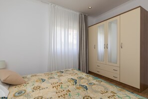 2 chambres, fer et planche à repasser, accès au Wi-Fi (inclus)