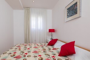 2 chambres, fer et planche à repasser, Wi-Fi gratuit, draps fournis