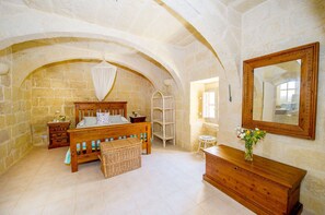 4 soverom, strykejern/-brett, wi-fi (inkludert) og sengetøy