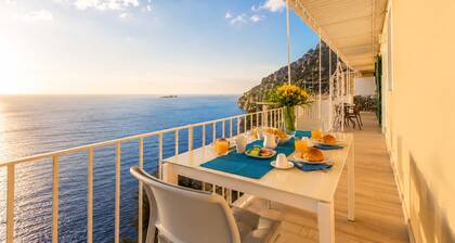 AMORE RENTALS - Villa Anna with private Terrace and Sea View
