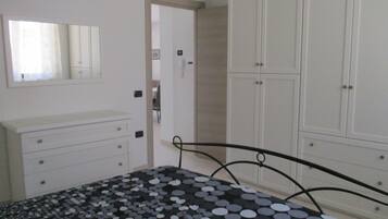 2 Schlafzimmer, Bügeleisen/Bügelbrett, Bettwäsche