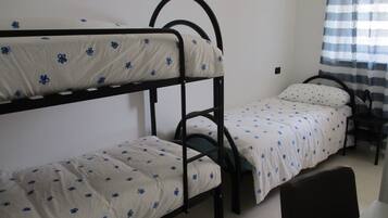 2 Schlafzimmer, Bügeleisen/Bügelbrett, Bettwäsche