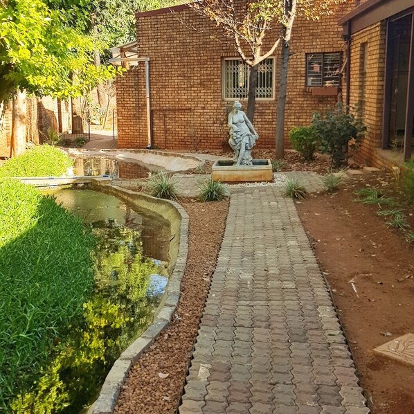 Property grounds - XYZ Guest House - Family Suite (La Montagne)