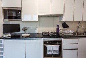 Fridge, microwave, oven, stovetop - Quinta das Perdizes - Your nest in the middle of paradise (Ponta Delgada)