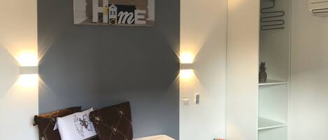 1 slaapkamer, een bureau, geluiddichte muren, wifi