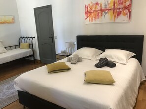 1 soverom, skrivebord, wi-fi og sengetøy