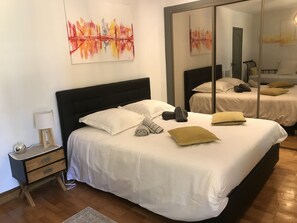1 sovrum, skrivbord, wi-fi och sängkläder
