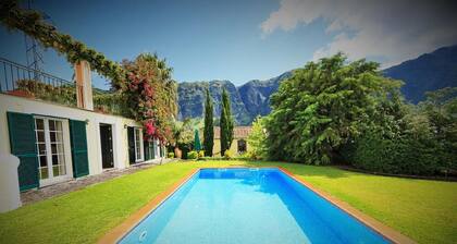 Exklusive Villa mit Gartenpool