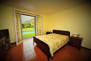 2 bedrooms, soundproofing, iron/ironing board, WiFi - Exclusive Villa with Garden Pool (São Vicente - Madeira)
