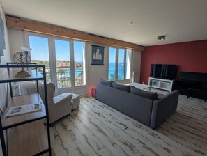 TV, libri, impianto stereo