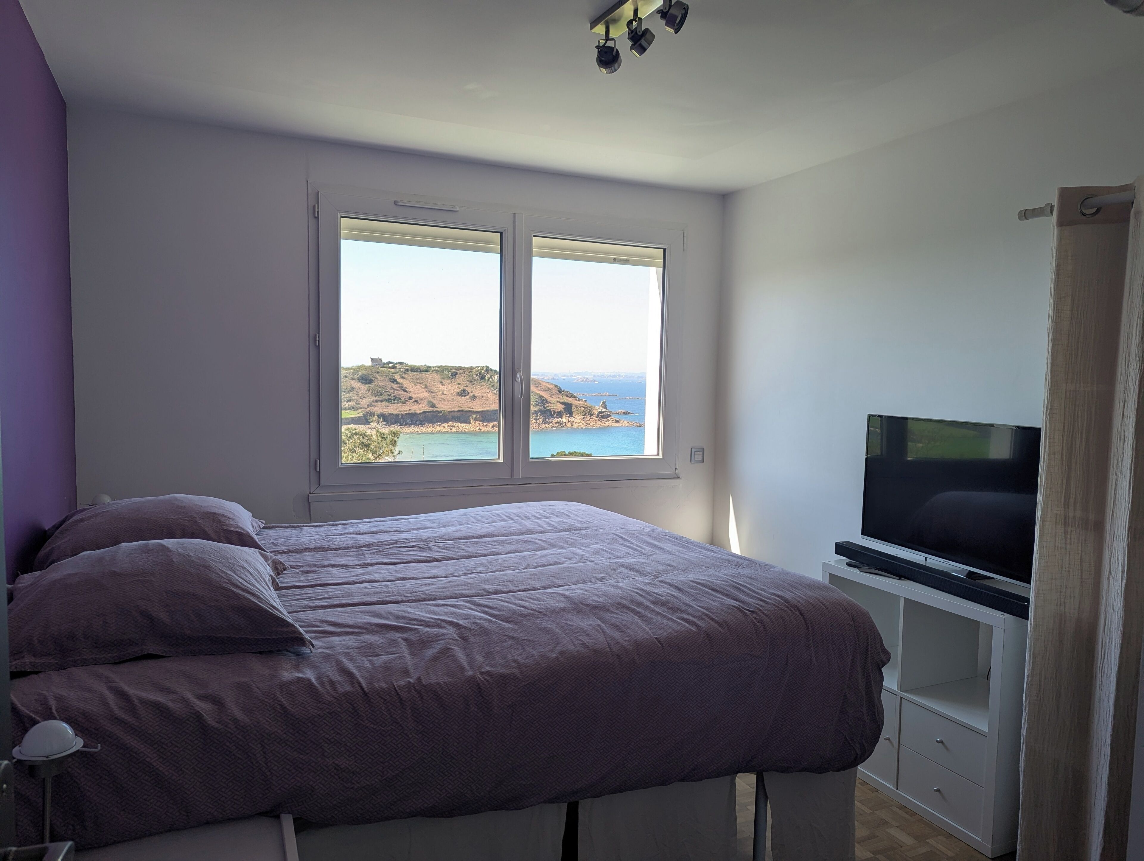 2 chambres, fer et planche à repasser, Wi-Fi gratuit, draps fournis