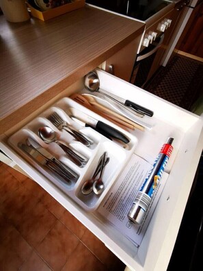 Frigorífic, forn, placa de cuina i rentaplats 