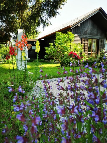 MERIKOTKA: cozy wooden cottage sLOVEnia with farm view & wonderful neighborhoods