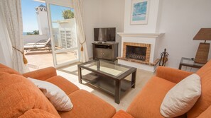 TV, fireplace