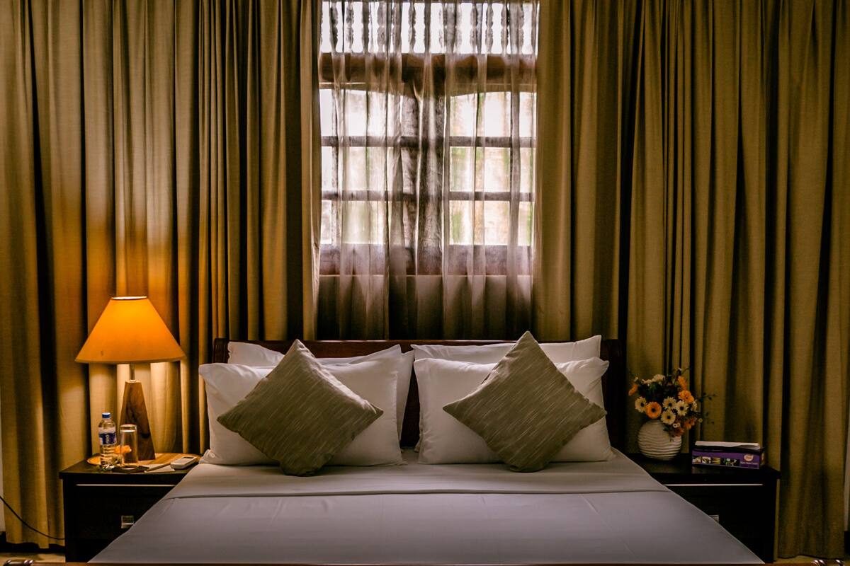 Blackout curtains, soundproofing, iron/ironing board, free WiFi
