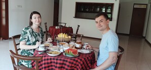 Daily continental breakfast (USD 3 per person)