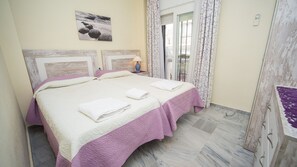 2 habitaciones, tabla de planchar con plancha y ropa de cama