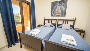 2 chambres, fer et planche à repasser, Wi-Fi gratuit, draps fournis