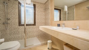 Bathtub, towels - Coto Real Andros 201 (Manilva)