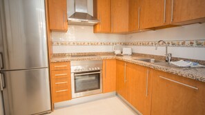 Réfrigérateur, micro-ondes, four, lave-vaisselle