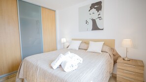 1 chambre, fer et planche à repasser, Wi-Fi gratuit, draps fournis